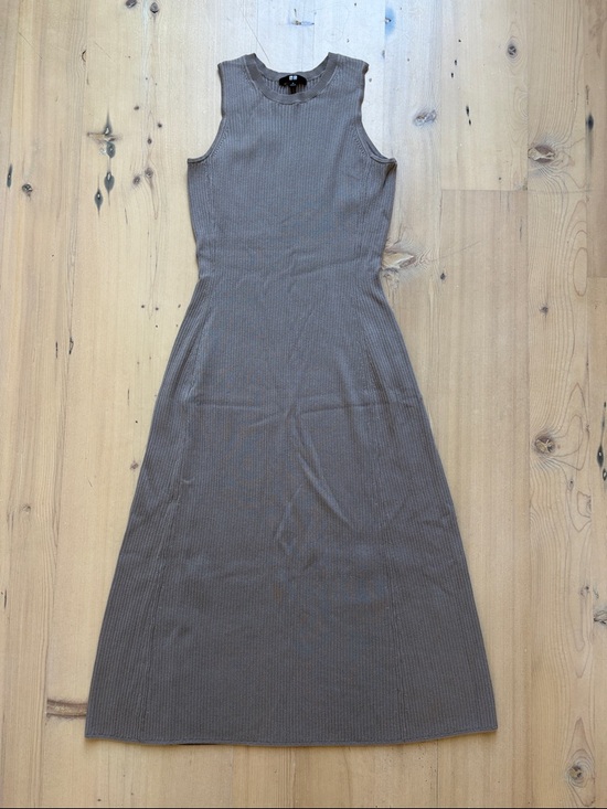Uniqlo Dresses & Skirts - Uniqlo Sleeveless Ribbed Knit Midi Dress in Taupe - Medium